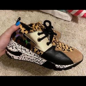 Size 8 Steve Madden tennis shoes
